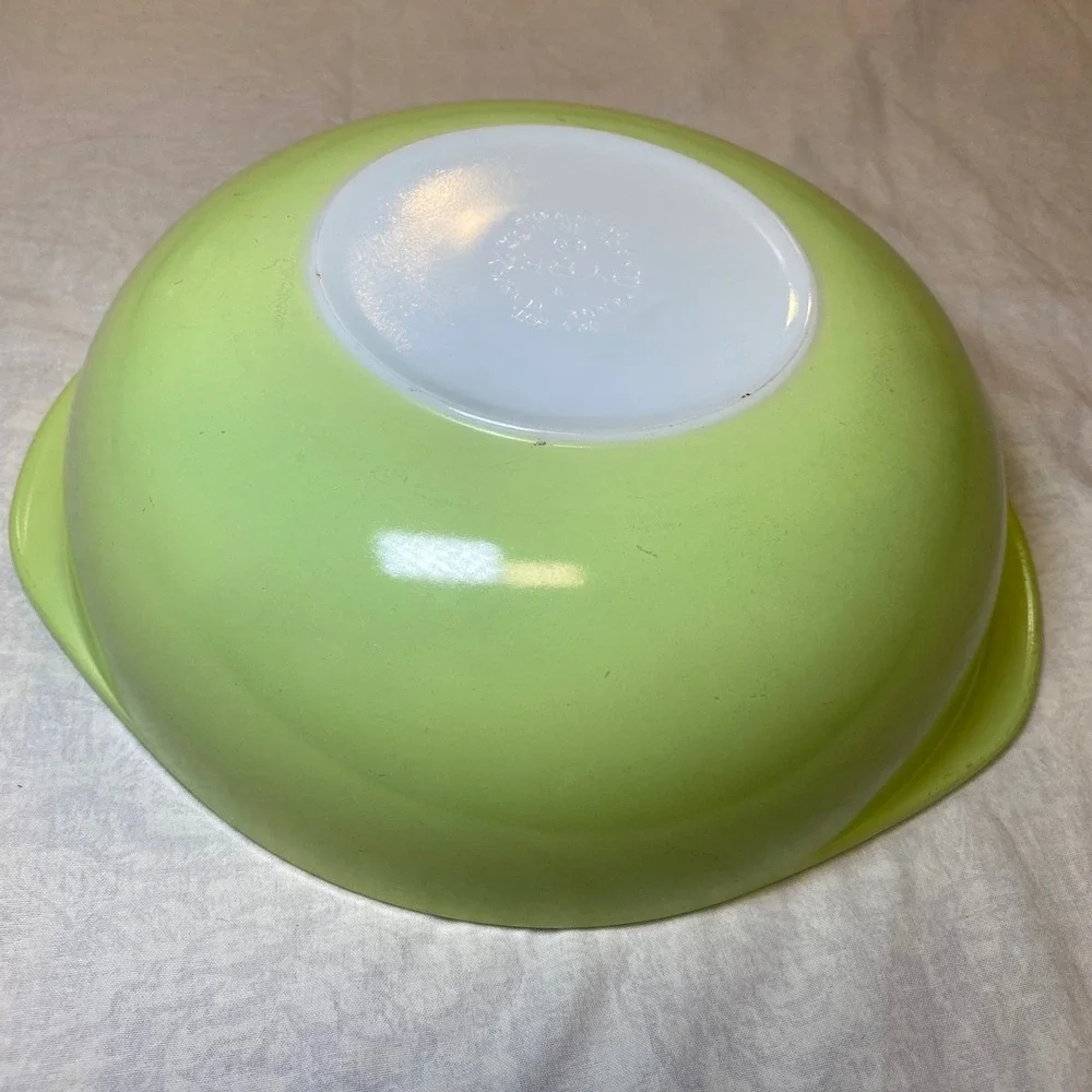 Vintage‎ Pyrex 024 Spring Blossom Green Cinderella Mixing Bowl 2 Qt USA